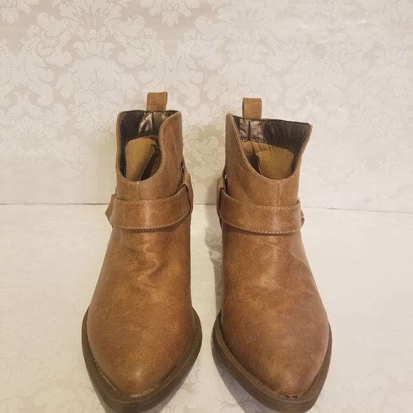 Coconuts by Matisse Ankle Bootie - Picture 5 of 7